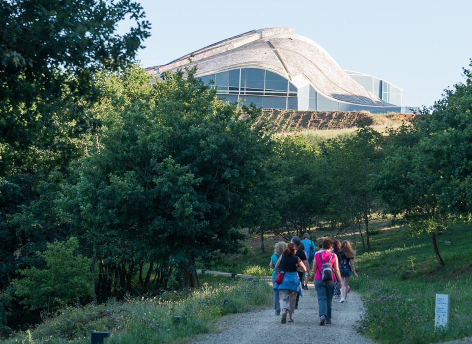 CidadedaCultura's tweet photo. Hoxe é festivo en #Compostela, se estás a matinar no #quefacer neste día libre, no noso #blog atoparás un #plancompleto: arquitectura abraiante, creatividade galega, andainas artísticas e patrimoniais, e concerto ao solpor [#AtardecernoGaiás] con @pvallsb👉https://t.co/EOF31tvwm2 https://t.co/pzb7WrOgzF
