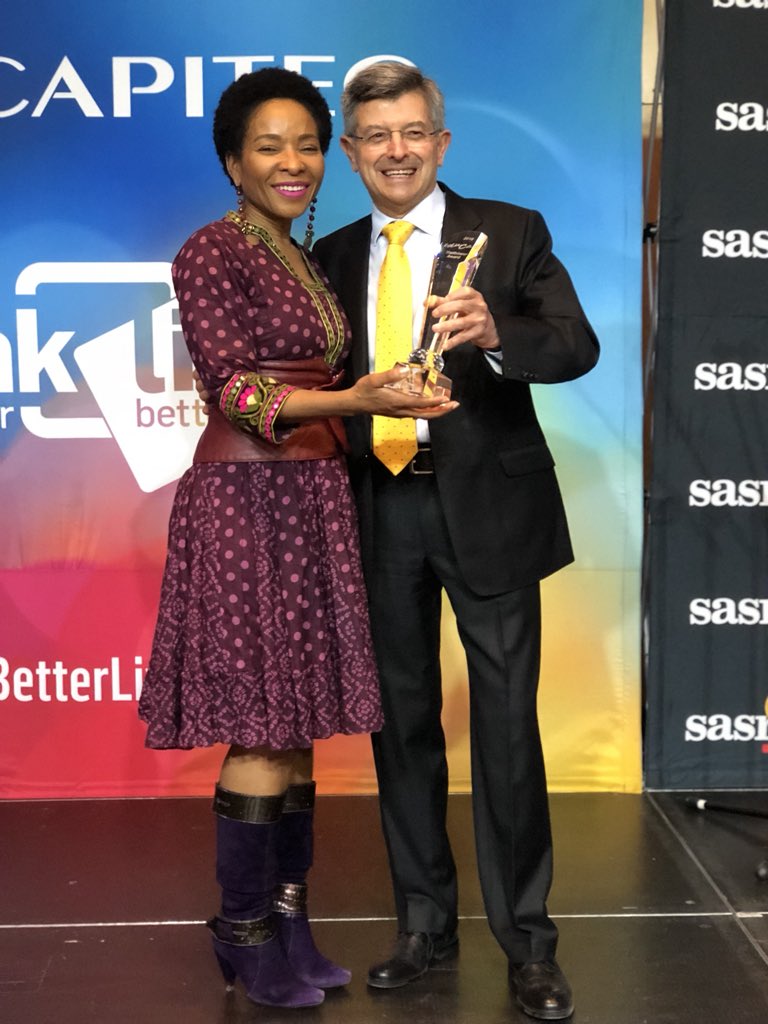 COVERchat's tweet photo. Mr Martin Sweet from @Primstars highlights that Maths and Science is essential for the evolving world, he also presents Prof. Mamokgethi Phakeng with a Trail Blazers Award. @SasriaSOCLtd @covertony @COVERchat #eduCate2018 https://t.co/Pix527VyIm