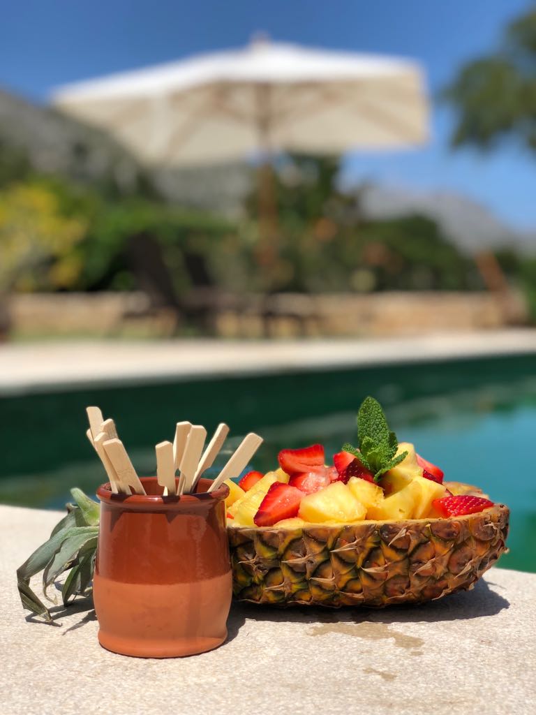 velusso_cycling's tweet photo. Poolside fruit salads, adding an extra drop of summer sun to your post-ride nutrition
#velusso #cyclingholidays https://t.co/hWBXse5MTL