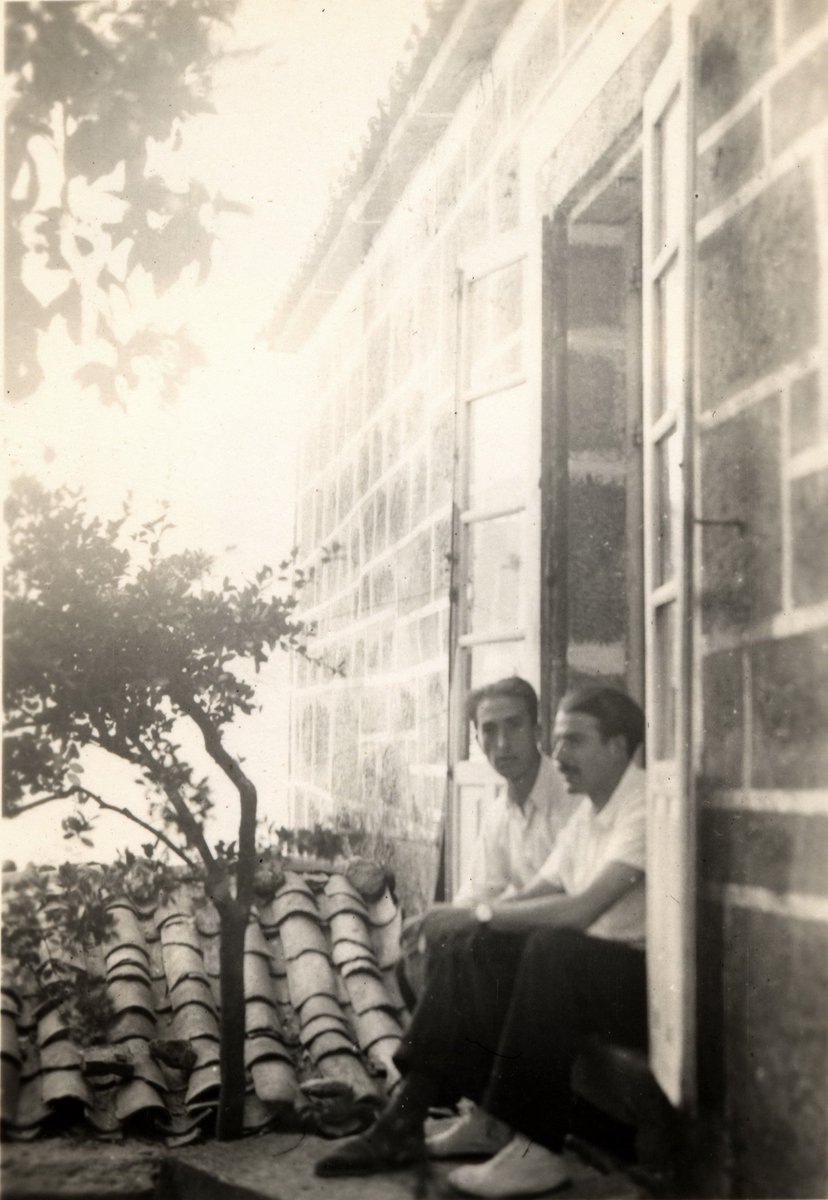 Foto do historiador, #etnógrafo e #arqueólogo #XaquínLorenzo Fernández #Xocas co seu irmán #XurxoLorenzo na súa casa en #Facós (#Lobeira #Ourense) <a href="/portasdoxures/">Portas do Xurés</a> #RBTGX #reservadabiosfera #portadelobeira #Gerêsxurésdinámico #Xurés #ocarro <a href="/arraianos/">Arraianos</a> <a href="/apatrigal/">Asociación para a defensa do Patrimonio Galego</a>