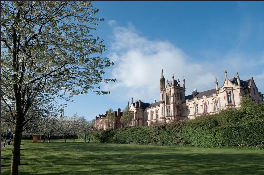 UlsterUni's tweet photo. 📣 We're in the top 2% of universities in the world. Are you joining us in September? 🎉 Send us your celebration selfie with the hashtag #ReadyforUU #alevelresults2018 https://t.co/Yt75I6RIyh