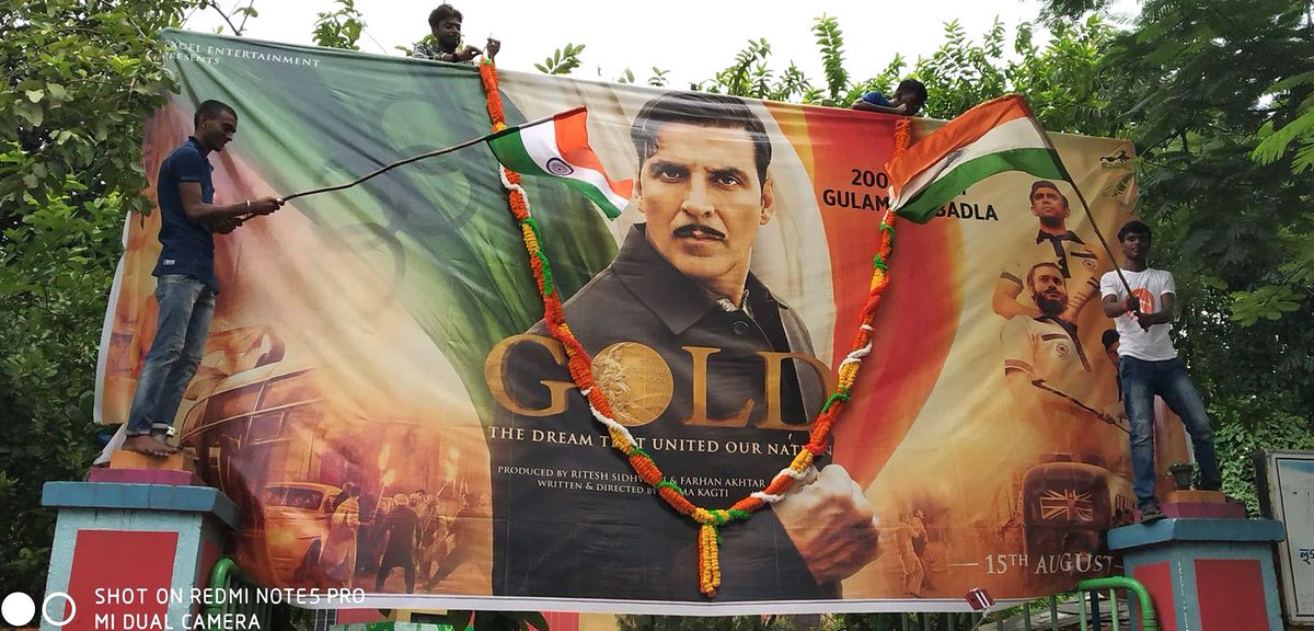 S0URADIPTA's tweet photo. Our Celebration of #Gold Movie :)

@AkshayKumFansWB  @akshaykumar  sir #Respect https://t.co/ff55gAztgV