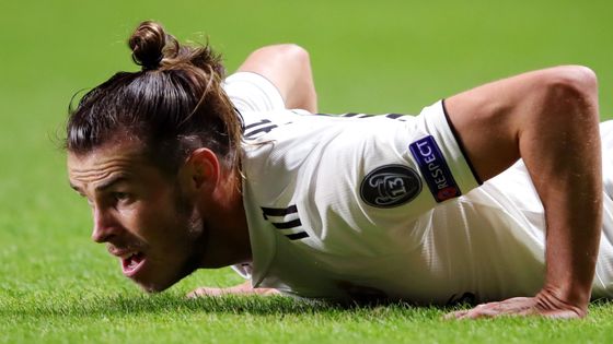 SkyFootball's tweet image. REAL TURN TO BALE 

With Cristiano Ronaldo gone, the path is clear for Gareth Bale to be Real Madrid's main man. But can he deliver consistently? | @p_smith86