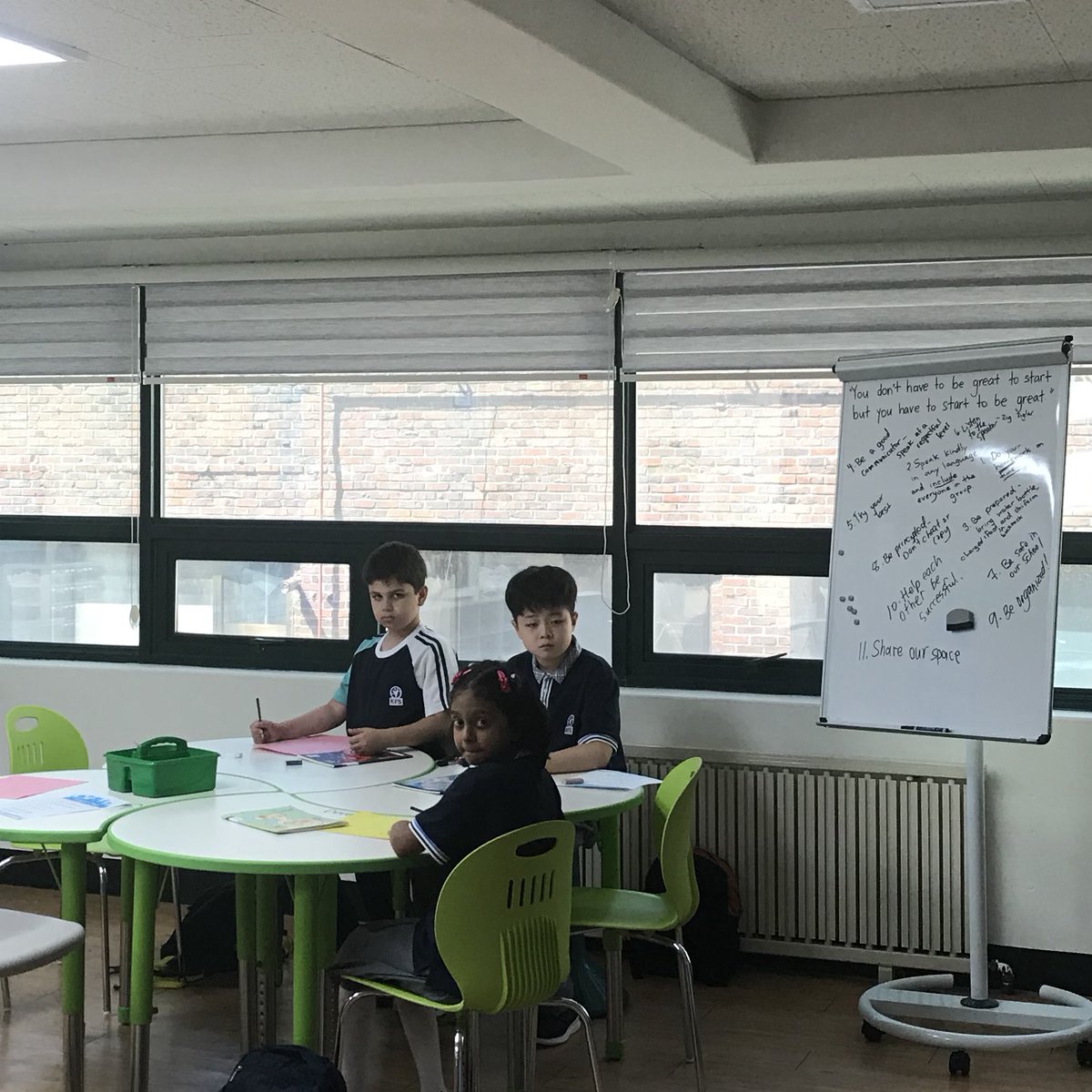 koreaforeign's tweet photo. First day of class! 👍
새학기 열심히 수업 듣고 있는 학생들이에요 :)
#kfs #koreaforeignschool #koreaforeign #foreignschool #internationalschool #school #newsemester #class #코리아외국인학교 #외국인학교 #국제학교 #학교 #수업 #새학기 https://t.co/ebw0cdP9UY