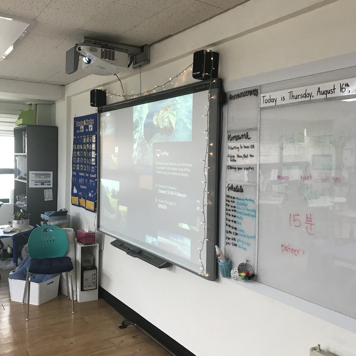 koreaforeign's tweet photo. First day of class! 👍
새학기 열심히 수업 듣고 있는 학생들이에요 :)
#kfs #koreaforeignschool #koreaforeign #foreignschool #internationalschool #school #newsemester #class #코리아외국인학교 #외국인학교 #국제학교 #학교 #수업 #새학기 https://t.co/ebw0cdP9UY