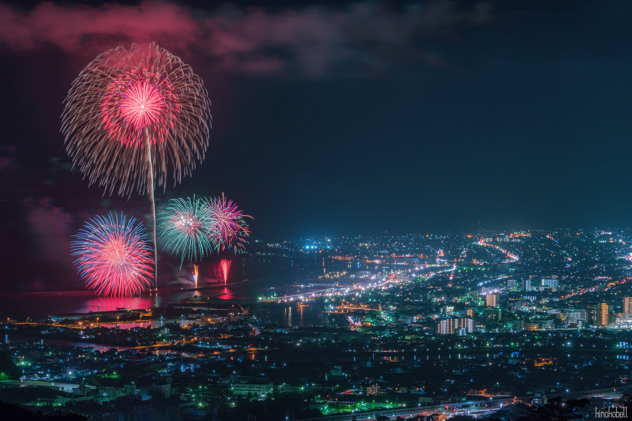 キノコベル 8 14 焼津海上花火大会 初めて観ました 焼津の夜景と花火のコラボ 綺麗でした フィナーレは特大花火 フレームアウトつらい Orz 静岡 ファインダー越しの私の世界 写真好きな人と繋がりたい 写真撮ってる人と繋がりたい 笛吹段公園