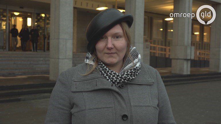 OmroepGLD's tweet photo. Vrouw met vergiet stapt naar Europees Hof https://t.co/SwcU3iIggD https://t.co/QyhL6aTKbV