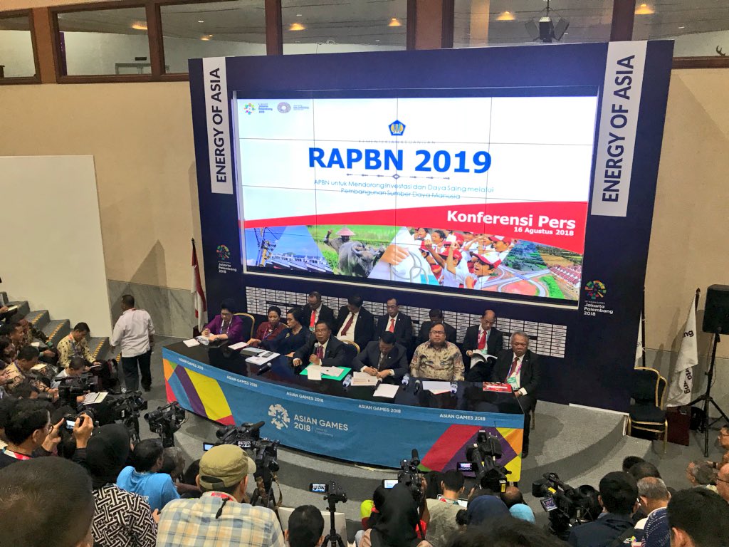 #InfoKeu

Tengah Berlangsung Konferensi Pers Nota Keuangan dan RAPBN 2019 "APBN untuk Mendorong Investasi dan Daya Saing melalui Pembangunan SDM" bertempat di MPC INASGOC Asian Games, JCC.

Saksikan #LIVE via facebook.com/KemenkeuRI/vid…