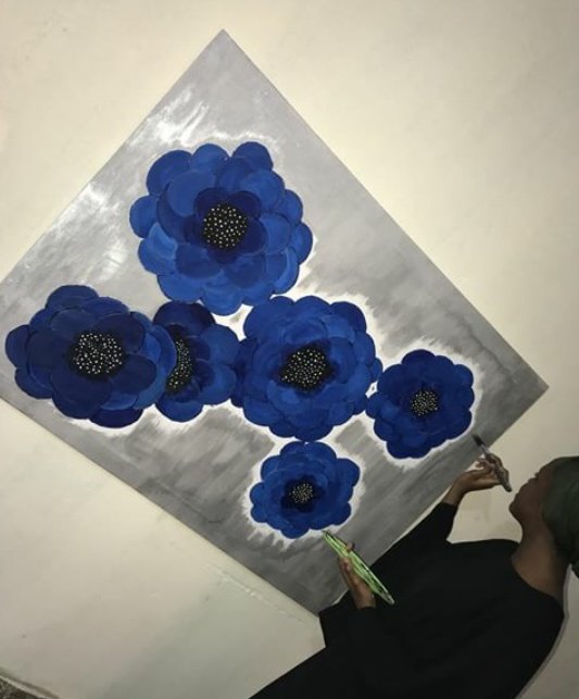 Fatma_dinso's tweet photo. So Alhamdulillah finally Ive persuaded my so talented sister to start selling out her amazing art work piecies. She never believed in herself nor her work but I think otherwise. Please do retweet if you think her work is also amazing and just maybe she could get a client. THANKU https://t.co/ivQIcfmjMK