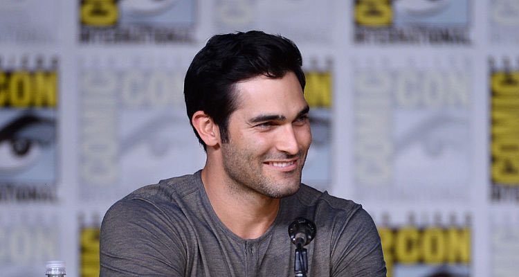 [UPDATE✨] หลังจากประกาศว่า Alexandra Daddario จะมารับบทเป็นนางเอกในภาพยนตร์ที่ดัดแปลงมาจากหนังสือเรื่อง Can You Keep a Secret? วันนี้ได้ประกาศแล้วค่ะว่า Tyler Hoechlin (Teen Wolf, Supergirl, etc.) จะมารับบทเป็น Jack Harper พระเอกซีอีโอสุดหล่อที่นางเอกสารภาพความลับทั้งหมดให้ฟัง