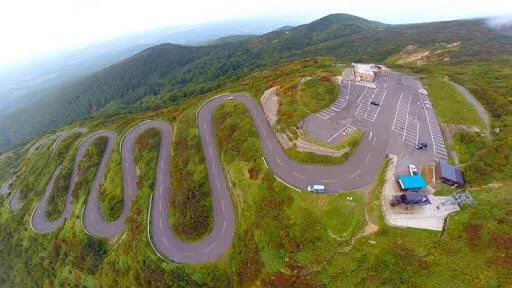 狂気の沙汰ww怒涛の69連続カーブで斜面を登る道路を発見した！！