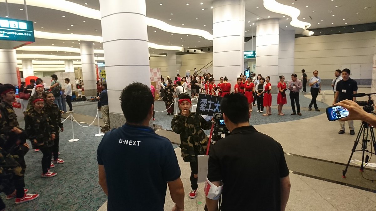 meiden_dance's tweet photo. 無事演技が終了しました！写真は演技後の記念写真と、各種メディアの取材の様子です。さぁ、あとは結果を待つのみ！
#ダンススタジアム
#愛工大名電
#愛工大名電ダンス同好会 https://t.co/Or5ohOMLNU