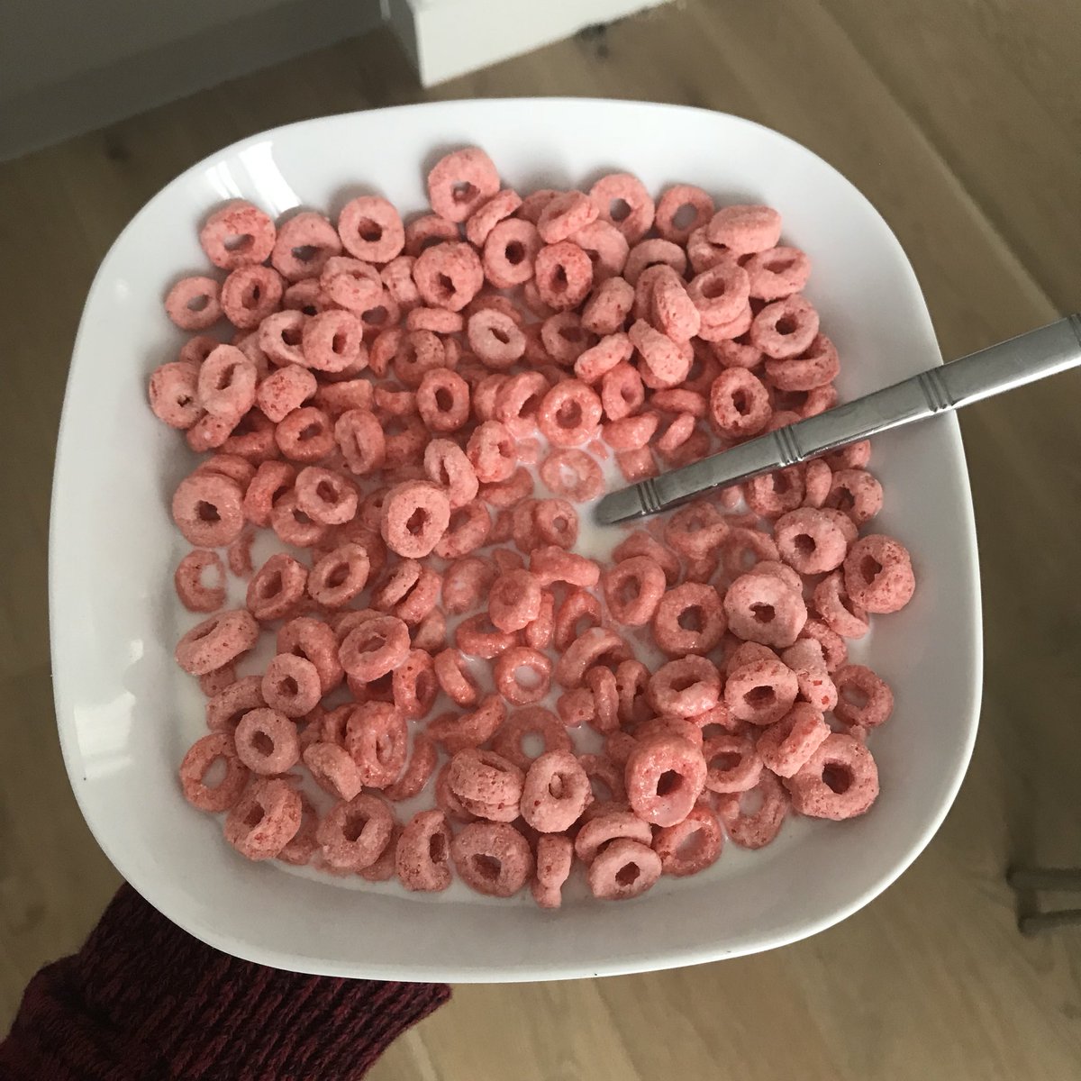 RolyWestYT's tweet photo. This fabulous human called Greta gave me a box of cereal at my meet up at #SitC and I have to say... IT TASTES SO GOOD!! Thanks for the fun gift x https://t.co/p87UKFlT0Y
