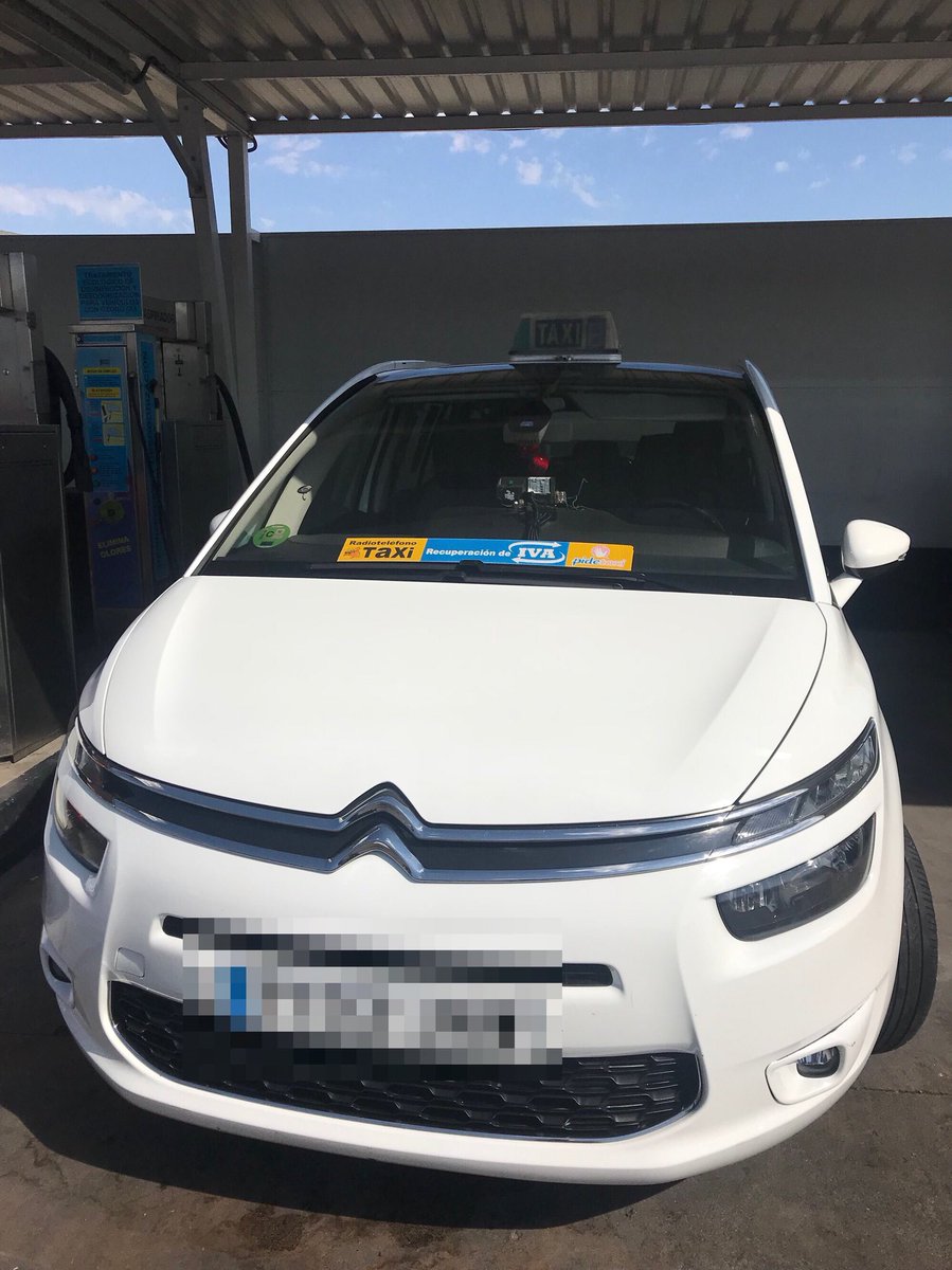 adri_lolo69's tweet photo. Todo preparado para empezar una nueva temporada de trabajo
Para sus desplazamientos puede usar nuestra app @pidetaxies o llamar al 915478200 con @RTTaxi la calidad no es cara. #usetaxi https://t.co/nlyaYVC1BL