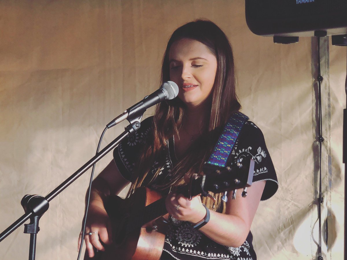 Had a lovely gig at Perran Sands in #perranporth @haven the audience was lovely and the food was delicious 🥘 #paella