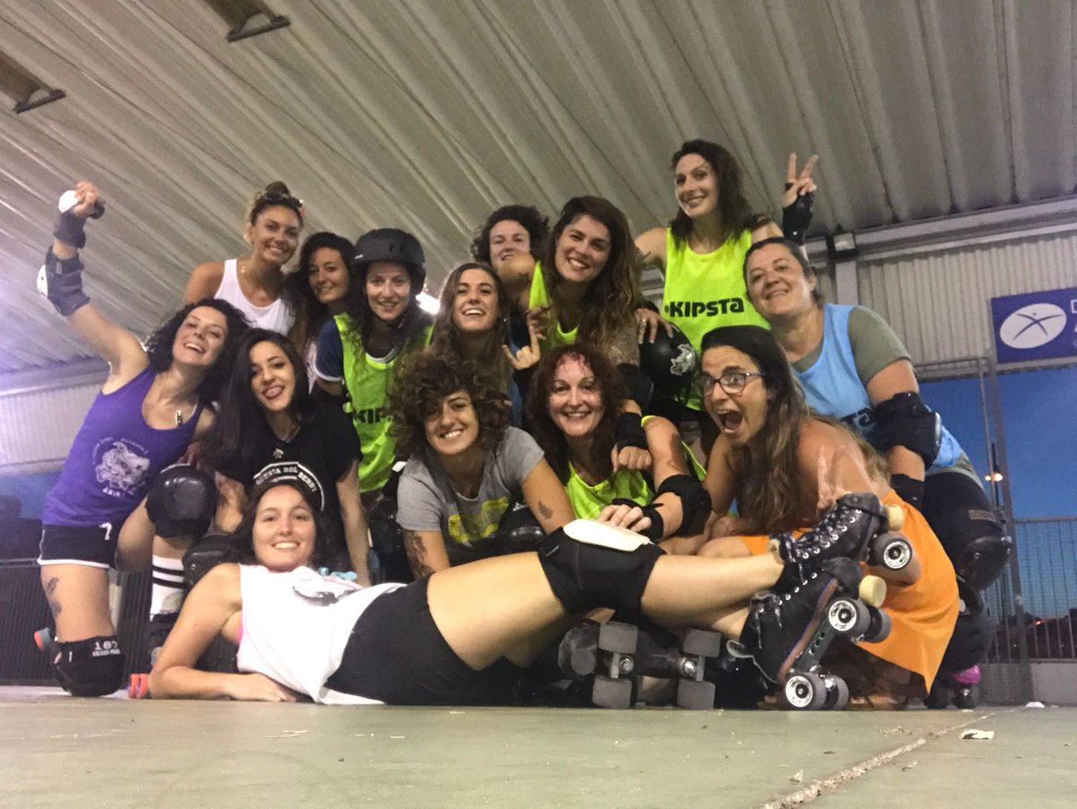 A pesar de estar de vacaciones aquí tenemos a #PikaraTrambolika entrenando con #laguestiarollerderby <a href="/vlcRDerby/">Valencia RollerDerby</a> <a href="/ViennaRollers/">Vienna Roller Derby</a> 
#easoavengers #rollerderby