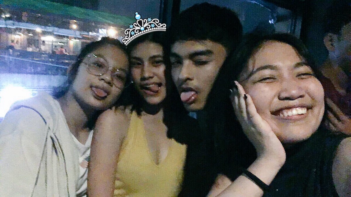 _ephemerelle's tweet photo. happiest birthday to my #DSHIP2018 usherette na eventually naging kasama ko rin pala sa local HAHAHAHAHAHAHA ๐see u around campus siz as in literal na mga areas AROUND campus charot ๐ HAHAHAHAHA i hope u enjoyed ur day !! ๐ (sorry eto lang pic natin sa phone ko wtf HAHAHAHA) https://t.co/ZXEQV1TpFU