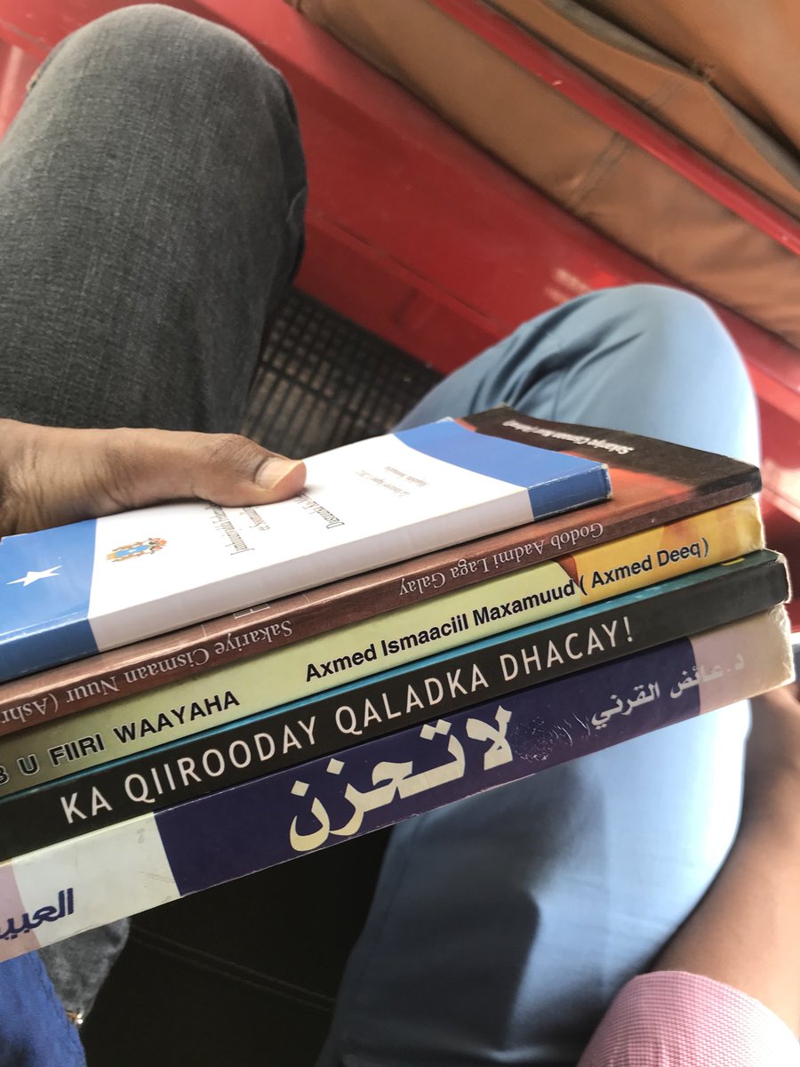 yaxyecm's tweet photo. It is privilege for me to donate 5 key books including the constitution to #Adadopubliclibrary and hopefully our contribution will literally change the mindset of many readers. #MBF2018 #DonateBooksToAdado .@SenatorAbshir https://t.co/OhPbGCVCS4