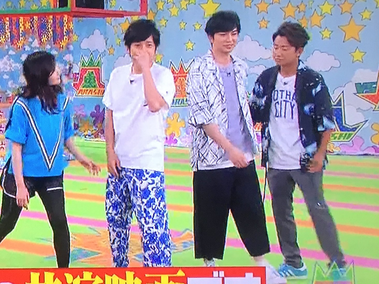 なないろ 潤くんどけようとしてるのに 智さんは潤くんの腰に手を回して迎えにいってるのなんなの可愛い 映画の番宣に入ろうとキメてる智さんw 松本潤 大野智 潤智 Vs嵐 T Co 2ztebnphxi Twitter