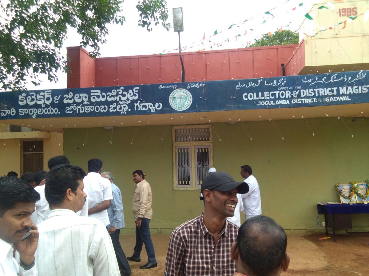 GadwalSBM's tweet photo. 15 Aug: Flag hoisting at collector office, Jogulamba Gadwal District.

#15thAugust #IndependenceDay #India #JaiHind #SwachhBharat #SwachhBharatMission #HappyIndependenceDay https://t.co/rpcH45yVhc