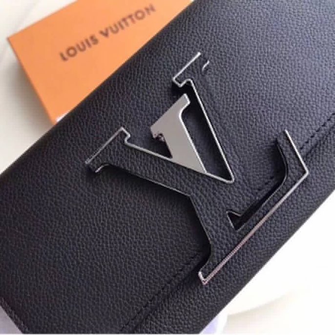 ranchanbinary's tweet image. 買っちゃった😍
買っちゃった😍

出金してきたぶん、
ほとんど使っちゃったけど、
めっちゃかわいい💕

このお金を使いすぎる癖😇
またバイナリー頑張ろうと
思う瞬間😎💪

明日もバイナリー頑張ろう✨