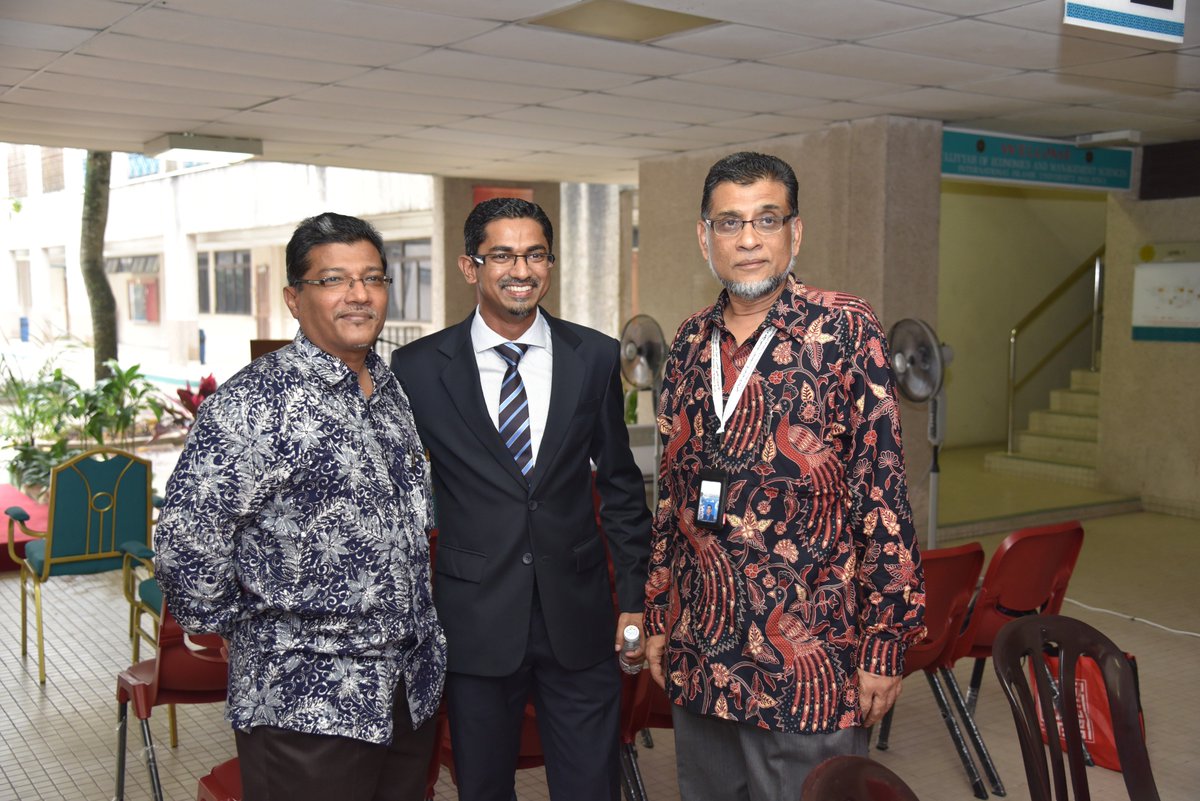 AgrobankMY's tweet photo. Sekitar Majlis Penyerahan Sumbangan Zakat Agrobank kepada Universiti Islam Malaysia (UIA) disampaikan oleh Tuan Syed Alwi Mohamed Sultan, MD/CEO Agrobank kepada Prof Dr Hassanuddeen Abd Aziz - Dekan Kulliyah Ekonomi & Sains Pengurusan (KENMS)
#Agrobank #KENMS #UIATamanIlmuDanBudi https://t.co/Nar3usgM0z