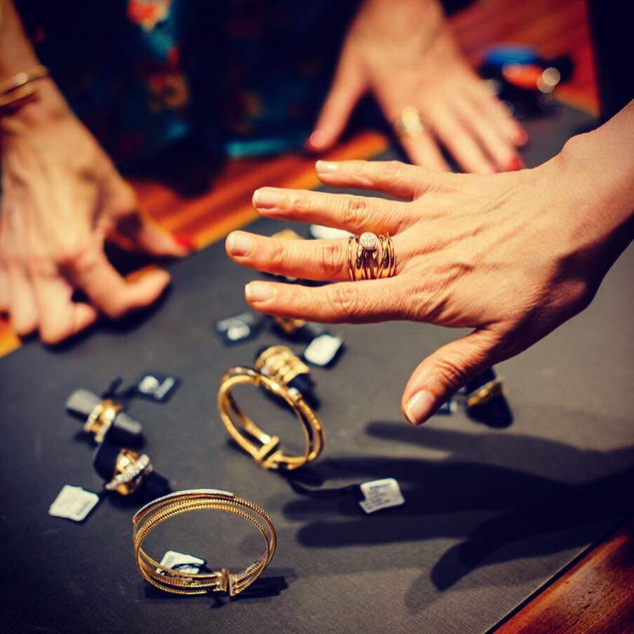 JoyeriaGordillo's tweet photo. #MomentosEspeciales en @JoyeriaGordillo con @GiullianoGiannini y @KdiKuore. 
#kdikuore #joyeriagordillo #giullianogiannini #rosegold #diamond #highjewelry #igers #luxury #jewelldesign #gordillocadiz #momentosunicos #gordillojoyeros https://t.co/A90KbMMb5q