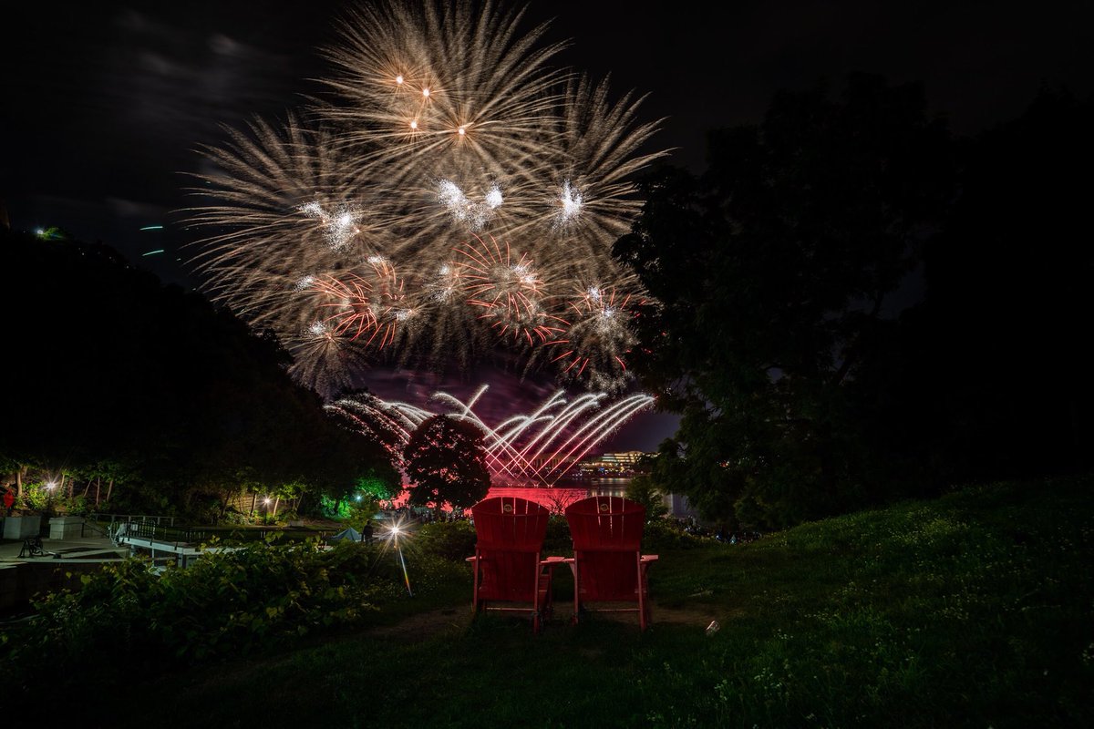jpeltzer's tweet photo. Another trio of snaps from China’s entry in #CLLSoundOfLight2018 last night. One more show on Saturday, folks! Love the 5 day’s of @GrandsFeux in August! #DailyPhoto #MyOttawa #DiscoverON #ExploreCanada https://t.co/oKXcwZQARm
