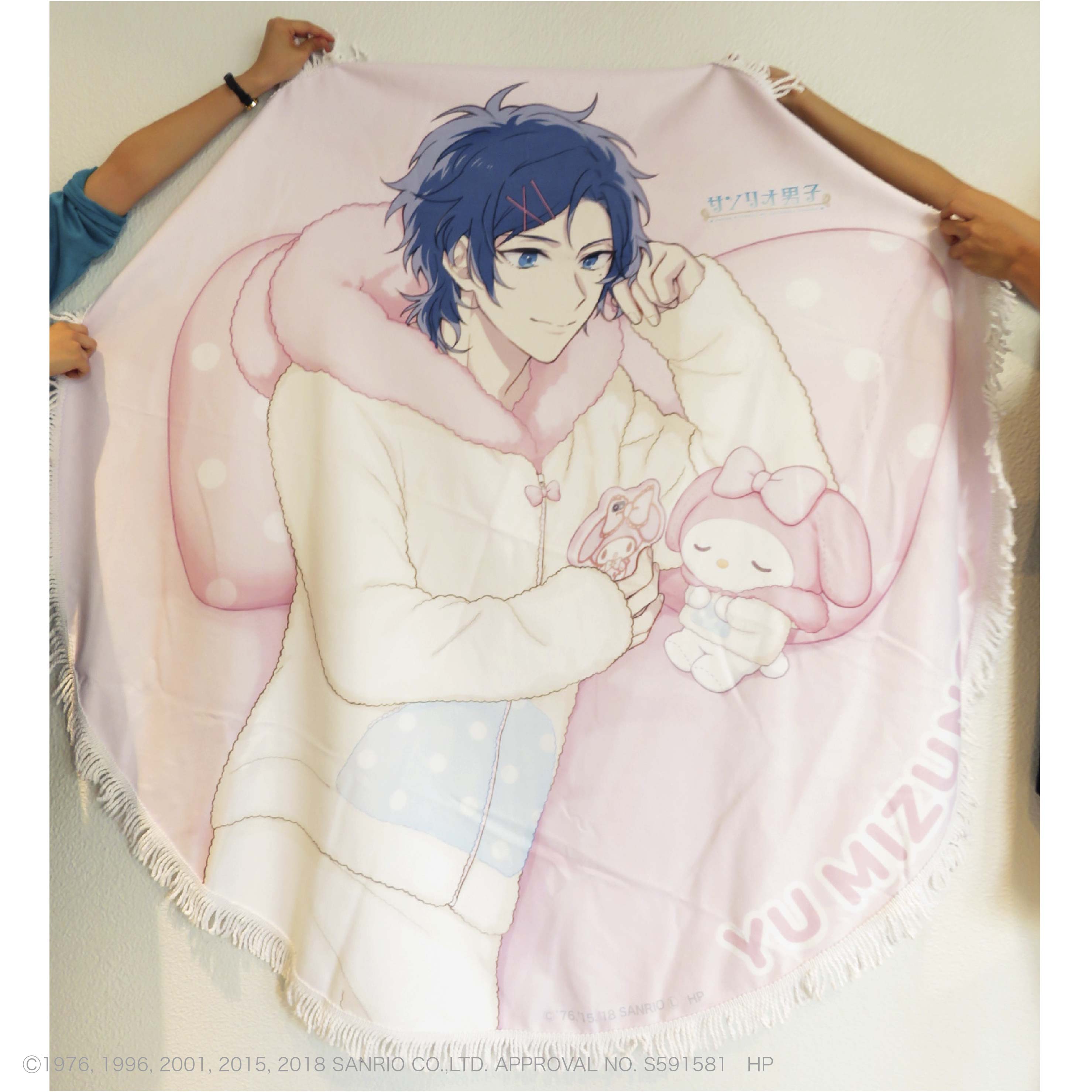 アニゲーター Auf Twitter 予約受付中 8 19まで サンリオ男子 添い寝ラウンドタオル サンリオキャラクターが添い寝をしているビッグな直径145cmのラウンドタオルのサイズ感をご覧ください アニゲーターだけの購入特典はメッセージ入りイラストカードです