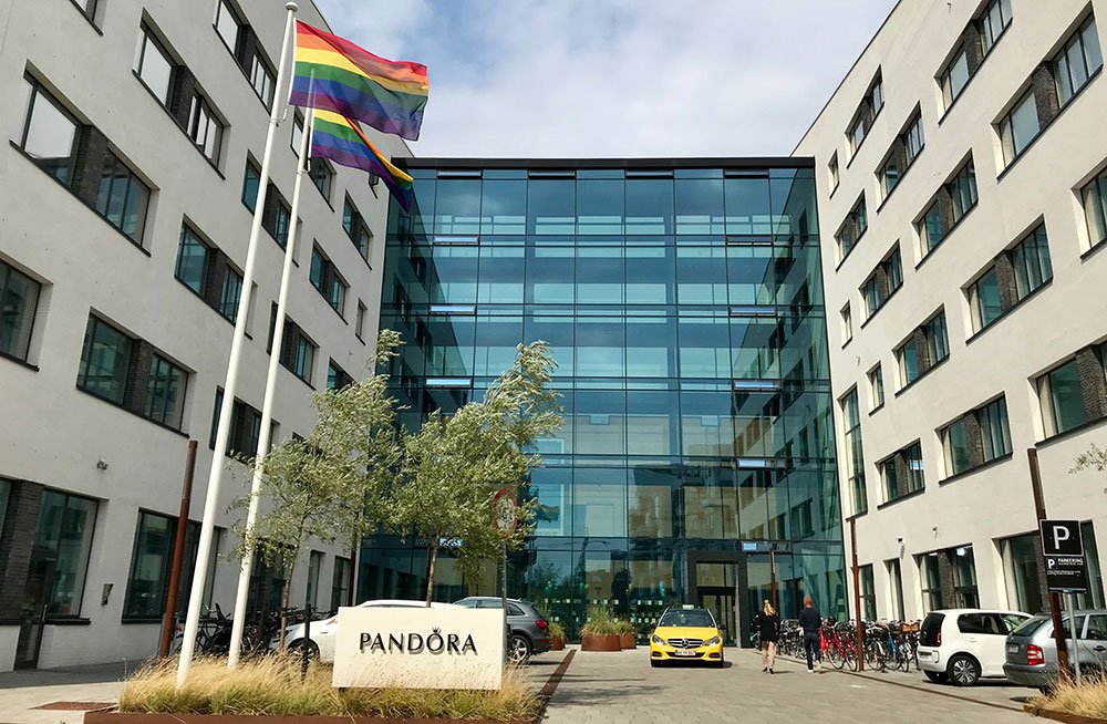 Pandora Group on Twitter: "🌈 Wishing everyone fantastic pride week! #YouAreIncluded #CopenhagenPride #PANDORA https://t.co/rfafsHHJfM" Twitter