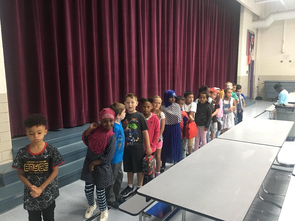 SuptMJBrown's tweet photo. Our kids at @RoseHill_43068 already have routines down to a science! #firstdayoffirsts #reynproud https://t.co/58Zo4nrbMS