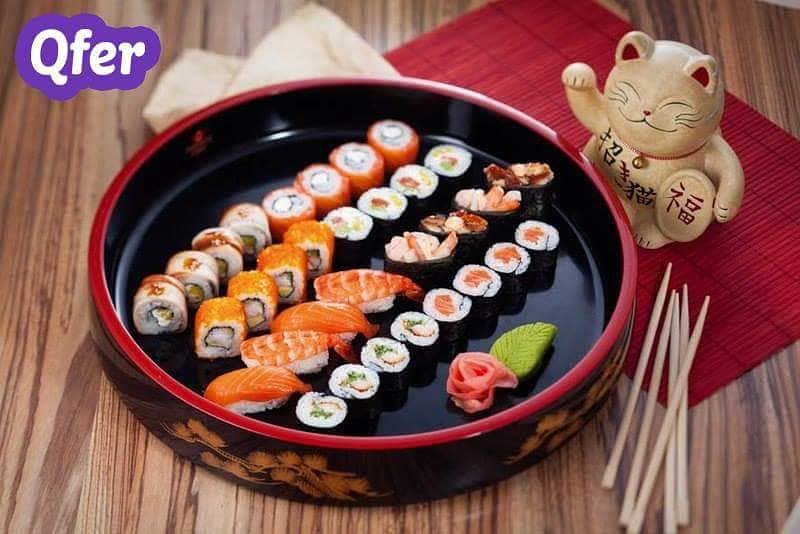 QferApp's tweet image. Nāk nedēļas nogale - laiks suši! 🍣 IL Patio Valnu 26 (Planeta Sushi) ir gatavi Tev pagatavot īpaši gardus suši komplektus. 🚲 Kā arī, pirmajiem 10 jaunajiem lietotājiem, kuri Qfer aplikācijā, savā profilā ievadīs promo kodu PERFECTSUSHI saņems 3 Eur atlaidi pasūtījumam. 😍