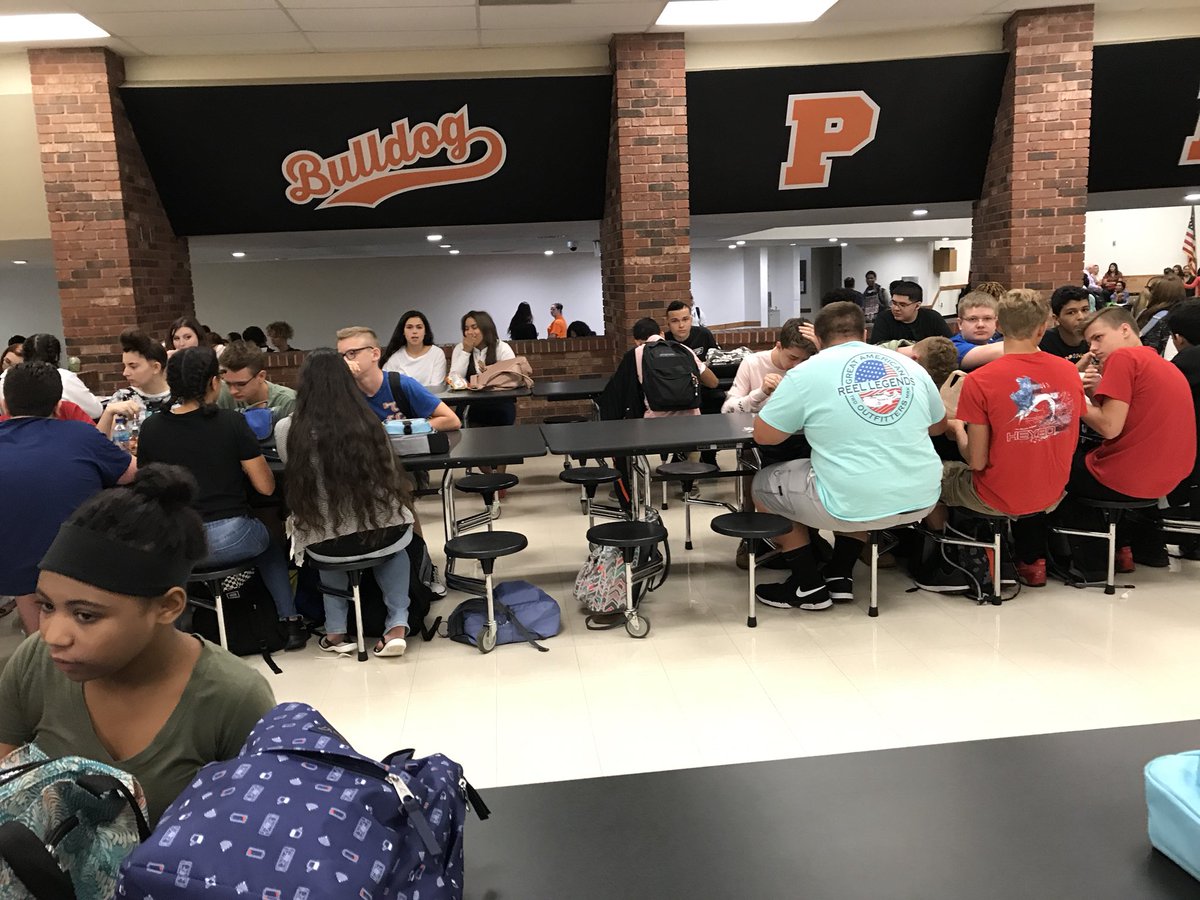 B Lunch lines cleared in 13 minutes with plenty of seats. Great FNS team!