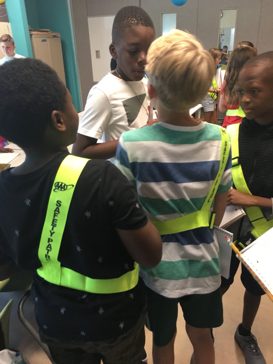 MrsQuadagnoTCS's tweet image. The 5th grade scientists are sharing and communicating their thoughts on what science it to them. #CollaborateAndLearn #5thlearning #5thScience