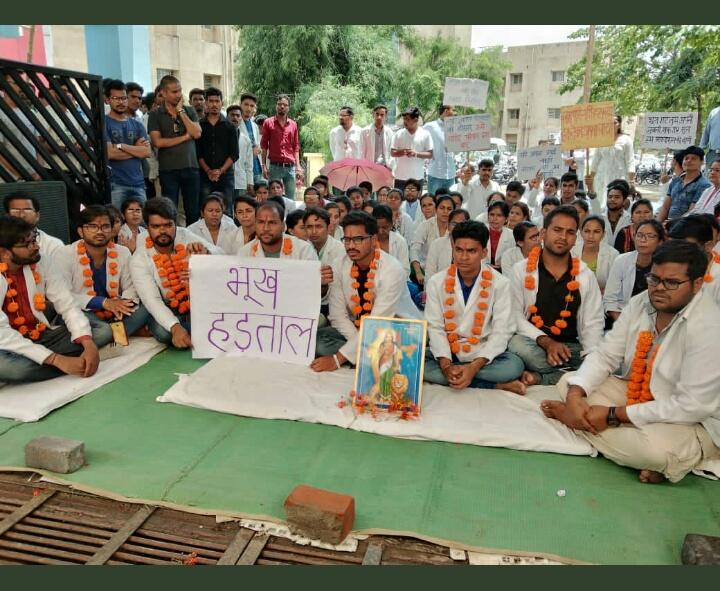 AnilRat20528265's tweet photo. #justiceforayurveda
@PMOIndia
@ChouhanShivraj
@ndtv
@aajtak
@moayush
"Aashwashan nhi aadhesh chahie Samaanta ka sandesh chahie" https://t.co/4h4uJkaxUD https://t.co/GzIwD4fQ1P