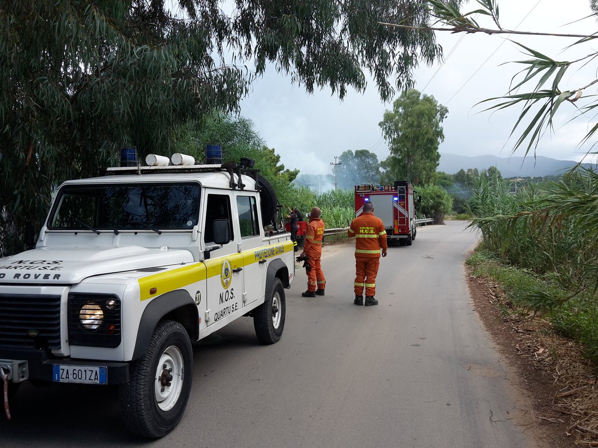 NOSquartu's tweet photo. 2 incendi contemporanei zona San Martino / Rio Sa Pispisa a Quartu S.E. .
stanno intervenendo squadre NOS Quartu , Corpo Forestale, Vvf, 1 Elicottero regionale dalla base di Villasalto .
#nos_quartu
#AIB_2018 https://t.co/3ALauD6Tbr