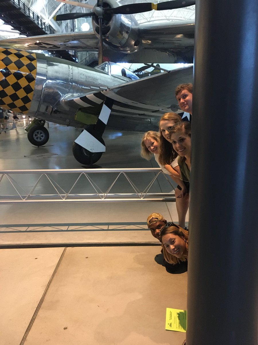 the_packs7's tweet photo. Scavenger Hunt with the teachers @MadisonsTrust16 #3rdGradeCrushingMacaws https://t.co/DiY4c80bhT