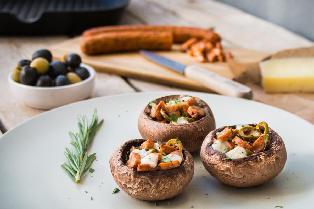 Grillido's tweet photo. Unsere spanische Chorizo 🇪🇦 mit würzigen Oliven und aromatischem Manchego im Champignon-Bett – eine leckere und ausgefallene Rezeptidee 😋
Hier gehts zum Rezept: https://t.co/CPQPG719AZ https://t.co/cqfR63SKVu
