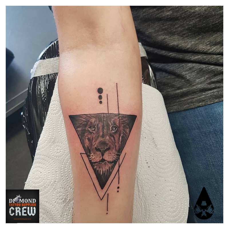 Inkwell_Tattoo_'s tweet photo. #Throwback to this awesome design by Aaron.

#Ink #LionTattoo #GeometricInk #Inked #TatttooArtist #ArtoftheDay #Bristol #DiamondCrew https://t.co/nkkLLQaJbX