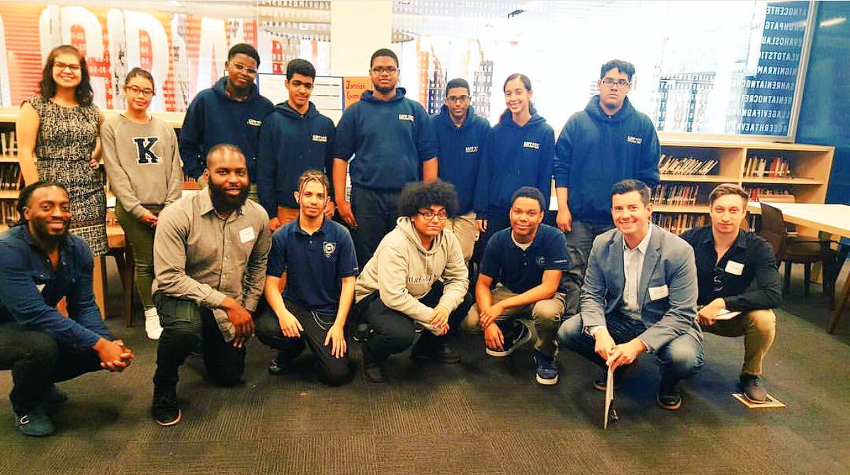 Integrate tweet media