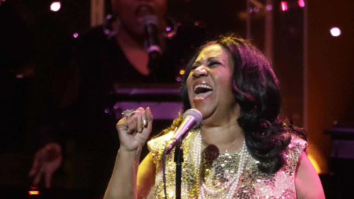latimes's tweet photo. From Paul McCartney to Barbra Streisand, the world mourns Aretha Franklin as "the queen of our souls" https://t.co/zYwluNG1Dm https://t.co/xXInZJuxV5