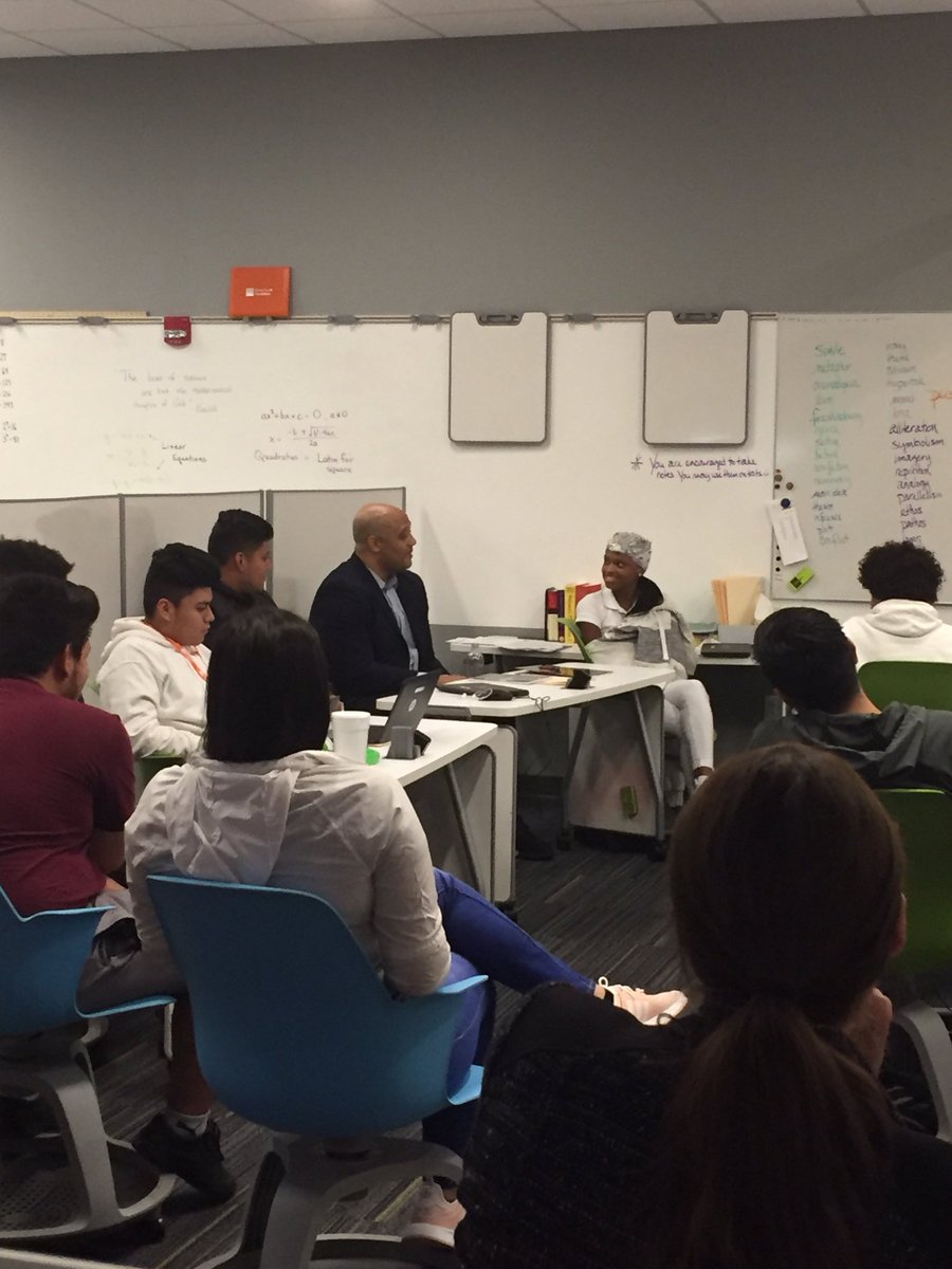 simon_youth's tweet photo. Thank you to @RepAndreCarson for visiting our Simon Youth Academy @CircleCentre today to speak with our students and learn more about Simon Youth Foundation! #SYF2018 https://t.co/ii5dR61mRV