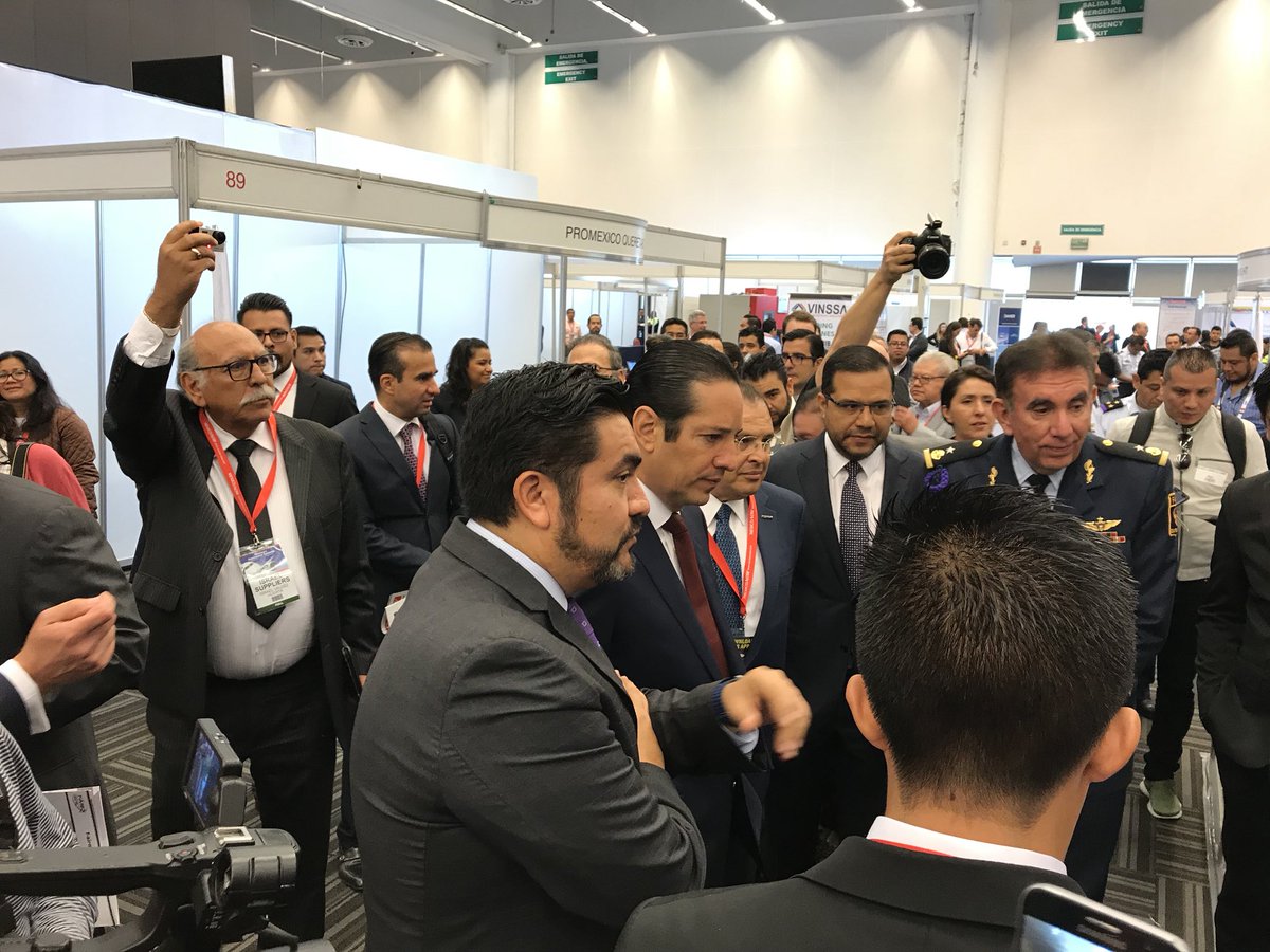 UNAQmx's tweet photo. #VidaUNAQ Presentes en el Mexico’s Aerospace Summit 2018. ✈️ https://t.co/qYibpYpWrf