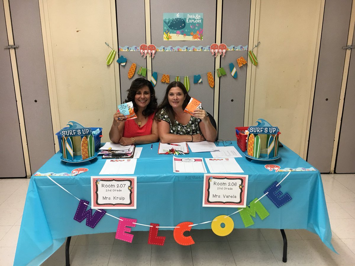 gkruip's tweet photo. Second Grade team at Arbolita is ready to O-FISH-ally welcome our new students! https://t.co/uJhFIhys2p