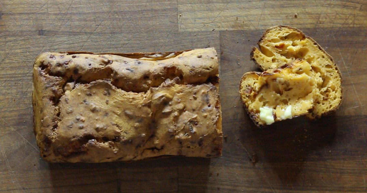 coeliac_chef's tweet photo. GLUTEN FREE Tomato Bread -https://t.co/gVfmyxKBWD - quick, simple and dangerously moreish! I recommend making two, the first one will be gone before it cools. Full recipe in the link. Check it out - like &amp; subscribe ; ) #coeliacchef #coeliacuk #glutenfreebread #glutenfree #food https://t.co/2v9VgOkiqT