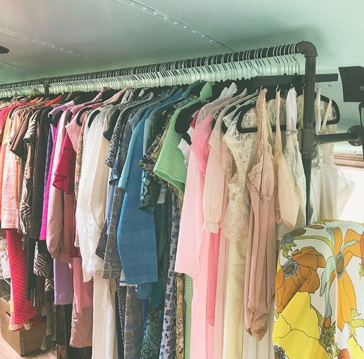 @sundust_vintage and her sweet Bus Shop will be at the farm this year! 🚌👘👏 
bit.ly/2HyaC3G #oldtonemusicfestival #oldtonerootsmusicfestival