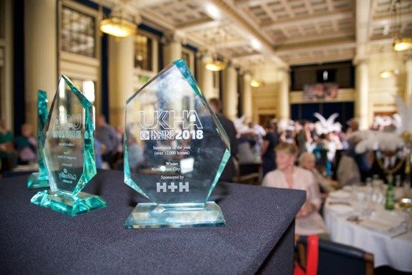 We held a tea party at the beautiful #Nottingham Council House on Tuesday to say thank you to some of our fantastic residents that helped us become UK Housing AwardsLandlord of the Year 2018. buff.ly/2MWMgDi