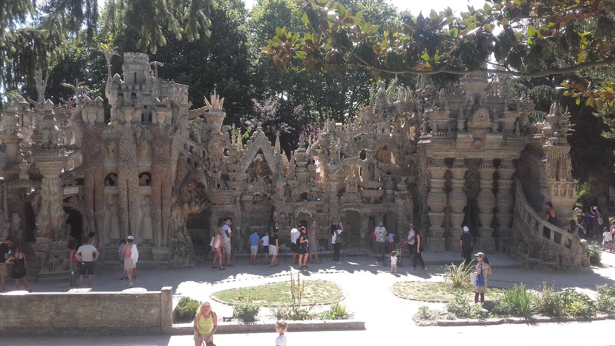HaikoTheFox's tweet photo. Aujourd'hui passage au Palais idéal du facteur cheval c'était superbe.
Merci @_Amixem @Mstrbtman @JoycaOff et @NeOxi_YT et le #RedboxTrip pour m'avoir donné envie d'y aller 😁 https://t.co/dij5vAng4C