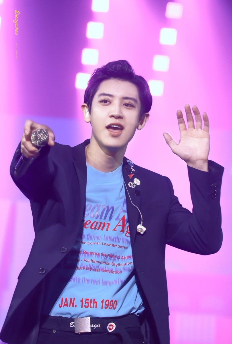 hot_pcy_pict's tweet photo. He look SEXY💜

cr.Diaoyushao https://t.co/4CTC04s9MH