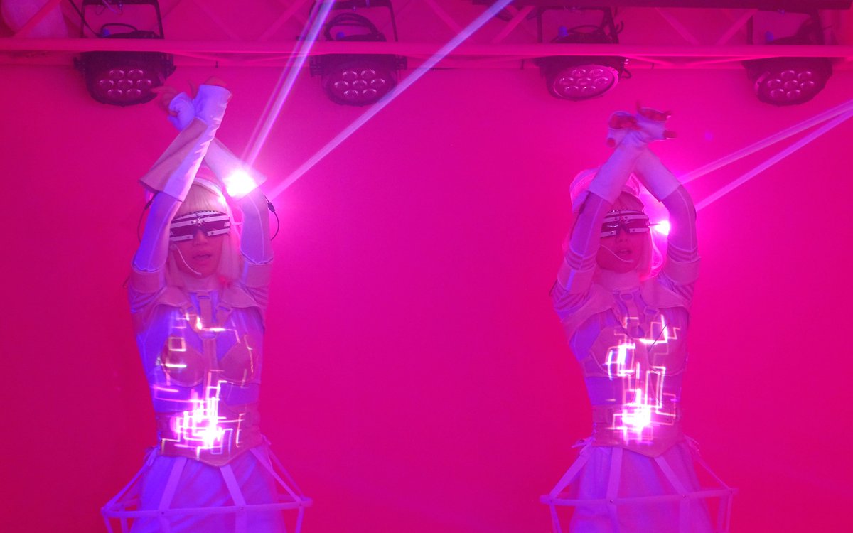 tokyomax's tweet photo. #femm_dollhouse 2Fで行われるFEMMのパフォーマンスの映像(ボディマッピング部分)はVRDG+H、��ャネルでもお馴染みKezzardrixが担当しました。スケジュール確認ください。ぜひイベント前にご覧ください。 #panasonic #avc #pojectionmapping #touchdesigner https://t.co/ZsaaHzZofJ